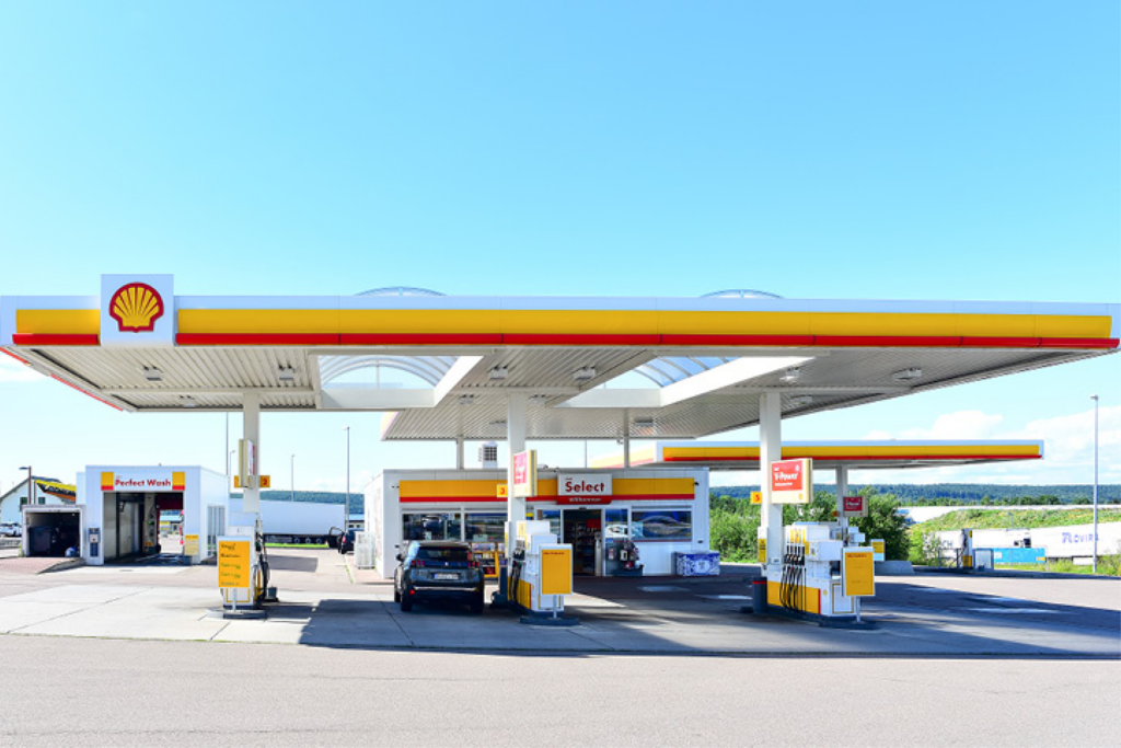 Station service Shell prise en grand angle